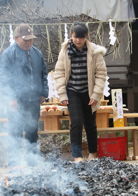 石岡市加波山神社・火渡り祭　＜２＞ダッシュ？！　２０１５年　元旦_e0143883_172819100.jpg