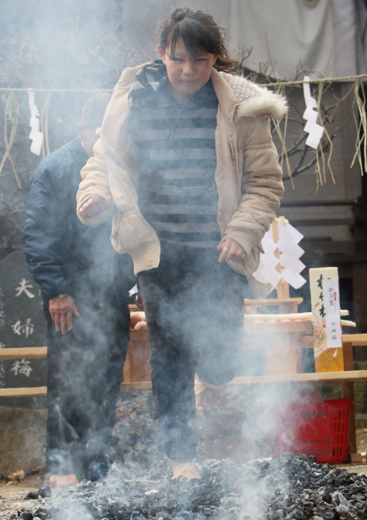 石岡市加波山神社・火渡り祭　＜２＞ダッシュ？！　２０１５年　元旦_e0143883_17285234.jpg