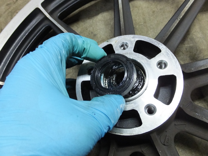 9-spoke 父さん..冬のゴムは固いです......_c0226202_2082493.jpg
