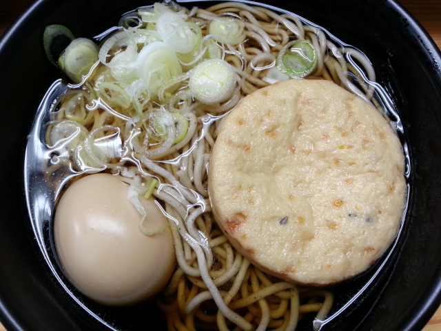 1/2 奥多摩そば おでんそば¥400@JR立川駅南武線ホーム_b0042308_1295472.jpg