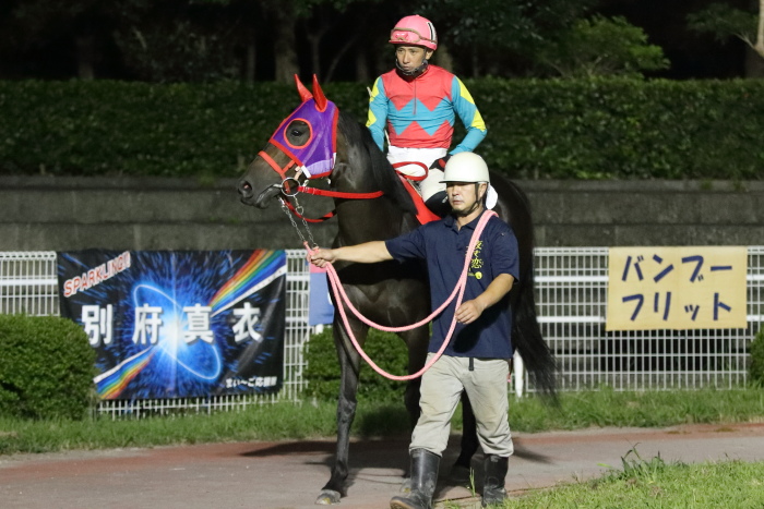 嬉勝則騎手、地方競馬通算2100勝達成～_a0077663_11430100.jpg