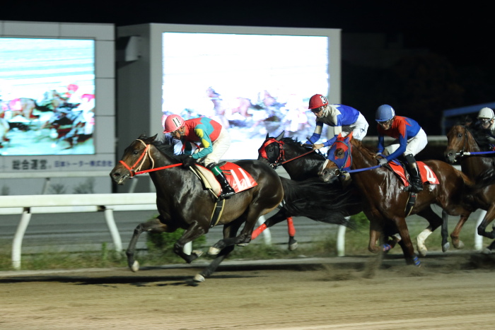 嬉勝則騎手、地方競馬通算2100勝達成～_a0077663_1143571.jpg