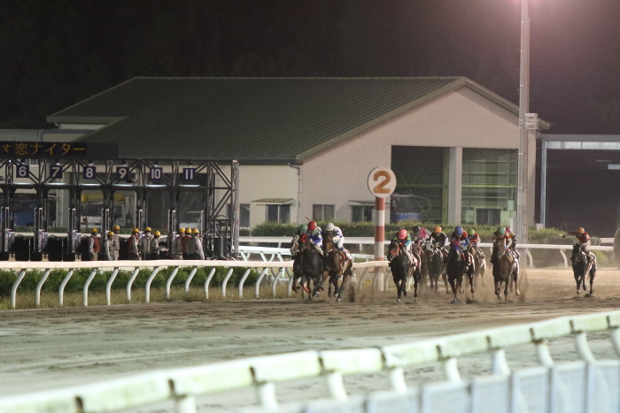 嬉勝則騎手、地方競馬通算2100勝達成～_a0077663_1144374.jpg