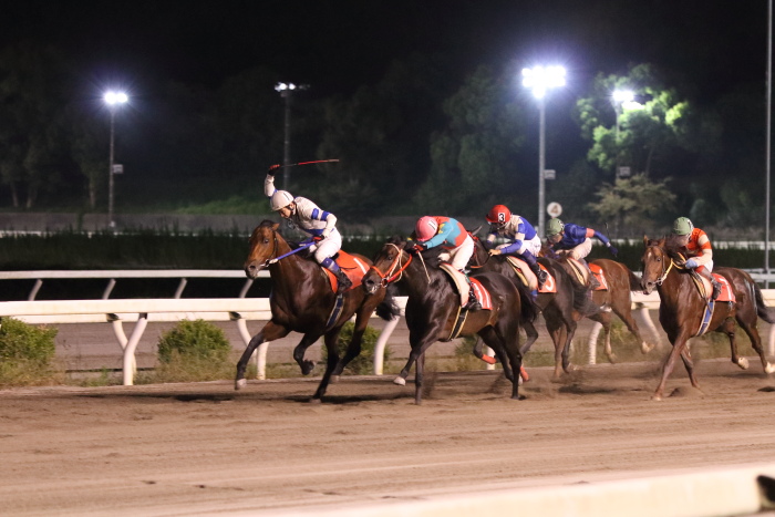 嬉勝則騎手、地方競馬通算2100勝達成～_a0077663_1144589.jpg