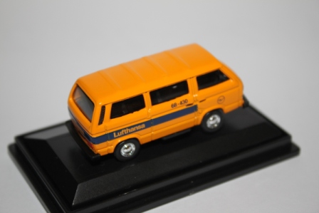 1/87 Schuco VolksWagen T3 Bus COMMERCIAL MODEL_b0285587_1332766.jpg