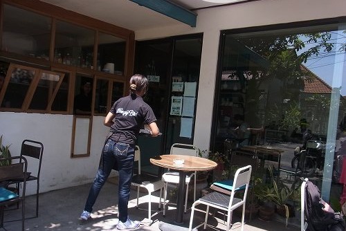 Hungry Bird Coffee のパンケーキ@ Jl. Pantai Berawa (\'14年10月) 【後日移転】_f0319208_1561888.jpg