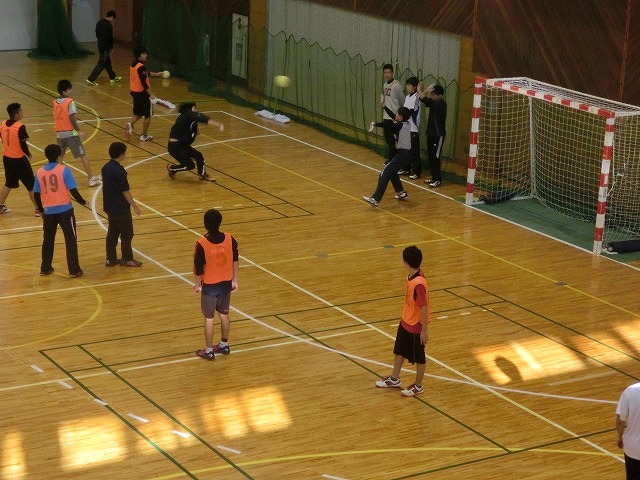 富士高ハンドボール部創部70周年の新年「初投げ」_f0141310_83434.jpg