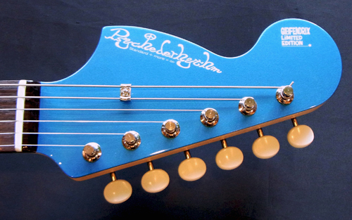 「Brilliant Sky MetallicのGibfendrix 1本目」が完成です! _e0053731_1621856.jpg