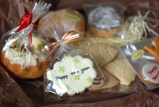 今年の抱負とお菓子の詰め合わせ_d0329740_0591413.jpg