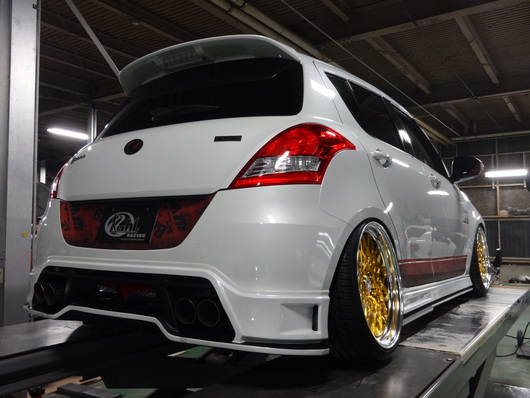 2015東京オートサロン出展！KUHLRACINGスイフトスポーツZC32S