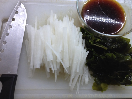 ワカメと大根のサラダ_a0136671_1711358.jpg