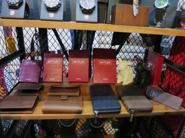 SETTLER ・・・ 各種LEATHER WALLET 色々と入荷してます。。。春財布ですョ★★★_d0152280_1555441.jpg