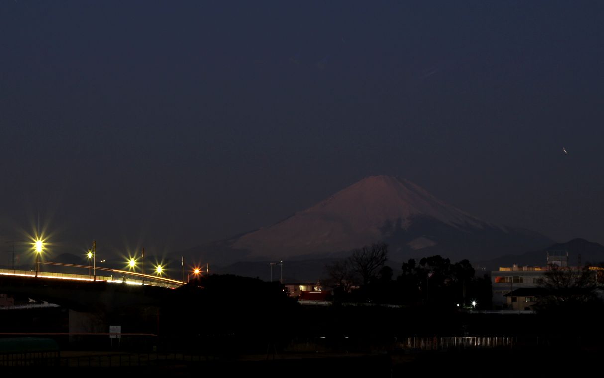 08/January 名残の月と紅富士_e0149934_19423562.jpg