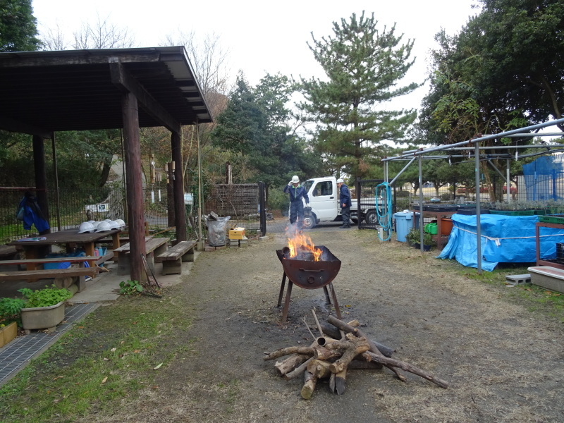 [とんど]準備＆組立（「新春里海まつり２０１５」）　　in　　せんなん里海公園_c0108460_20444151.jpg