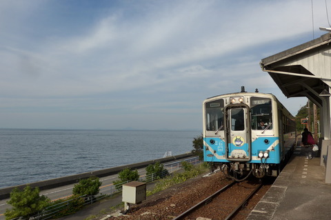 青春18きっぷの下灘駅(旅116日目)_f0350083_18194028.jpg