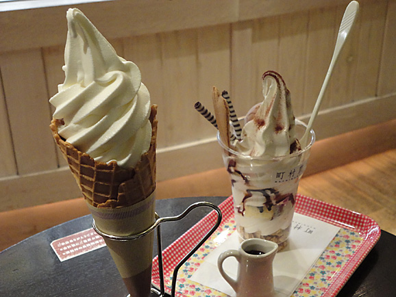 町村農場でソフトクリーム&パフェ_e0230011_1722175.jpg