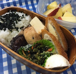 鶏チーズ巻き弁当　（ついていない朝）_f0221360_23291251.jpg