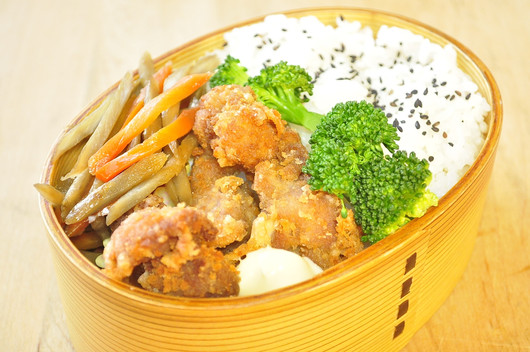 唐揚げきんぴら弁当_b0171098_1221849.jpg