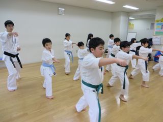 土曜日空手も稽古始め　新しい仲間も!_c0118332_2384445.jpg