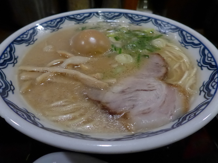 西麻布「博多ラーメン 赤のれん」へ行く。_f0232060_21544882.jpg
