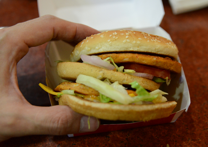 インドのマクドナルドに行ってきた!噂のチキンマハラジャも食べてきた!_e0171573_117562.jpg