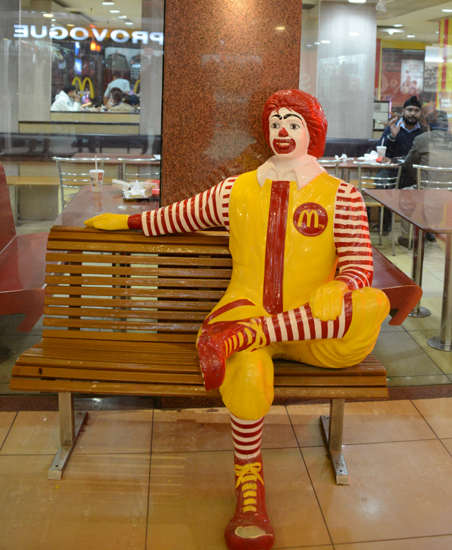 インドのマクドナルドに行ってきた!噂のチキンマハラジャも食べてきた!_e0171573_1231722.jpg