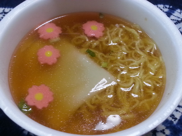 マルちゃん 麺づくりで点づくり和風醤油味もち入り ¥106_b0042308_12322191.jpg