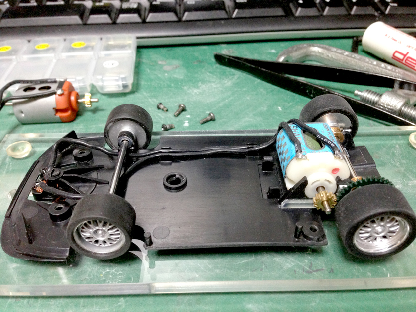 趣味】続・怒涛のスロットカー遊びの様子（改造編） : 同人サークル