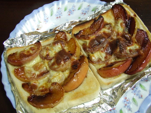 カラメルりんごチーズトースト_f0019498_1225404.jpg