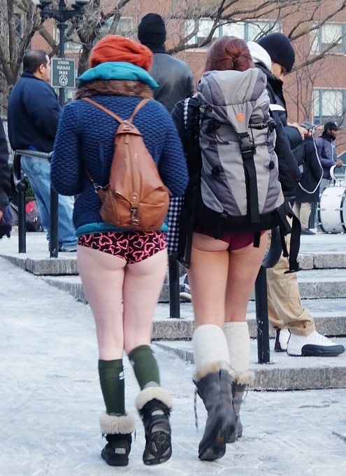 本場NYのノー・パンツ・デー No Pants Subway Ride 2015_b0007805_12453765.jpg
