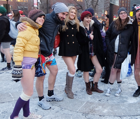 本場NYのノー・パンツ・デー No Pants Subway Ride 2015_b0007805_12464186.jpg