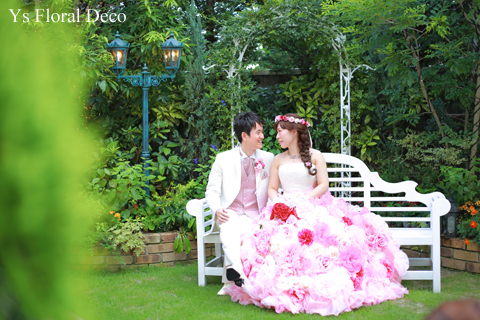 ピンク色の花冠 華やかな花エプロンにあわせて_b0113510_19585452.jpg