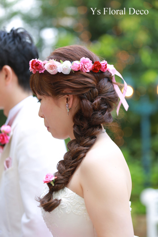 ピンク色の花冠 華やかな花エプロンにあわせて_b0113510_1959097.jpg