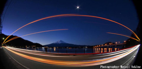 流れるライトと富士山_d0160611_19492047.png