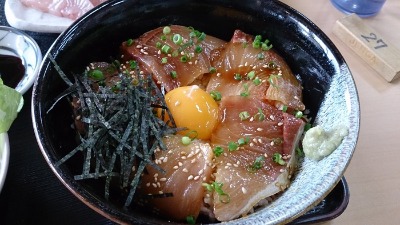 ハマチの漬け丼が人気のお店_b0146414_3387100.jpg