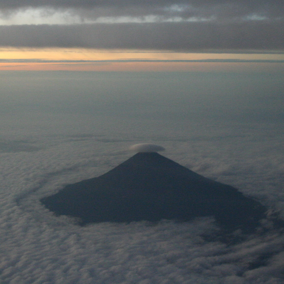 伊丹から羽田、フライトを楽しむコツ【その2】富士山を眺められる席は？_a0226258_21070872.jpg