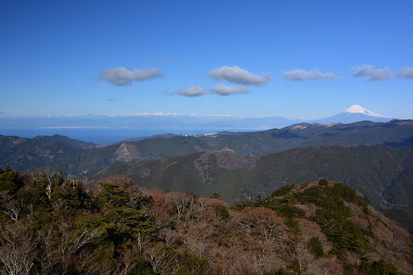 長九郎山からの360度の展望（富士、南ア、伊豆諸島）_c0043361_09766.jpg