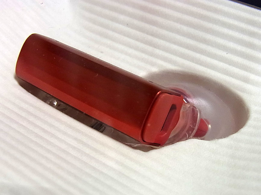 Jawbone ERA Bluetoothワイヤレスヘッドセット (Red Ridge) ALP-ERA2-RD が来た!_b0186200_22540848.jpg