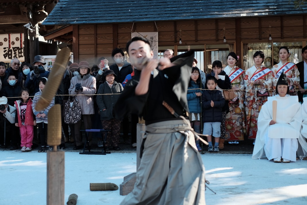 はねつき神事・破魔弓神事　＜３＞　関口流抜刀術　　水戸八幡宮　２０１５・０１・１２_e0143883_17141257.jpg