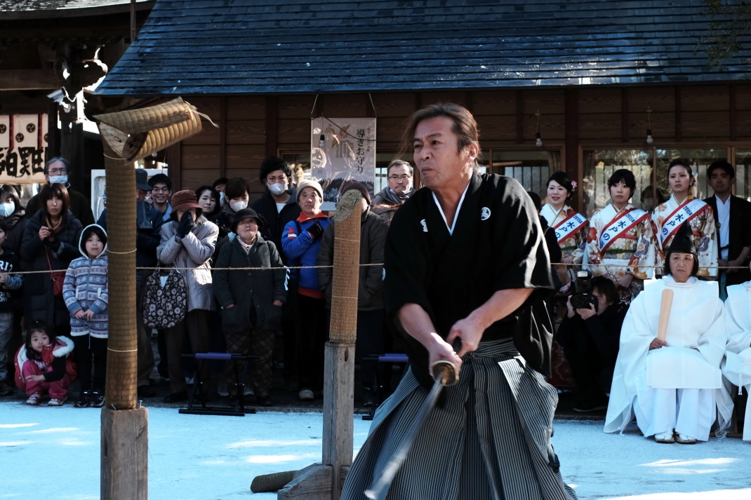 はねつき神事・破魔弓神事　＜３＞　関口流抜刀術　　水戸八幡宮　２０１５・０１・１２_e0143883_17193238.jpg