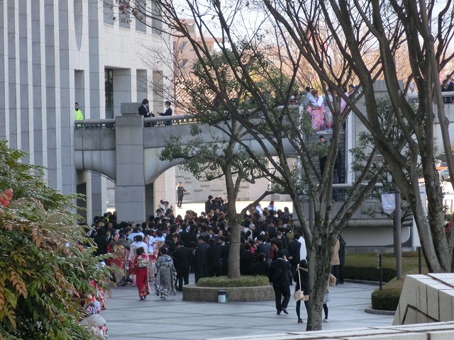 「祝福」と「むなしさ」が同居する成人式_f0141310_7535882.jpg