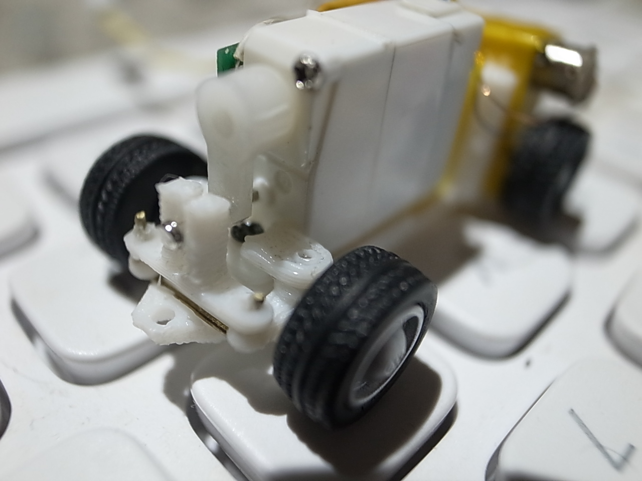 バッテリーがね・・・ デカイんだ そして車は小さい_d0067943_0124454.jpg