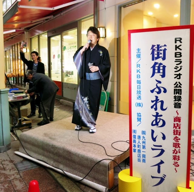136回・街角ふれあいライブ・特設ステージ_b0083801_01155027.jpg