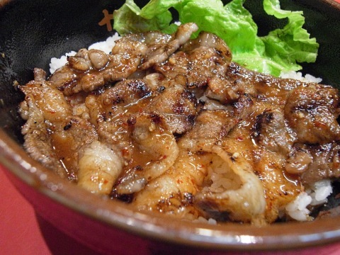 タレが決め手の激うまカルビ丼〔十番 三ノ宮店/焼肉丼/JR三ノ宮〕_f0195971_11253054.jpg