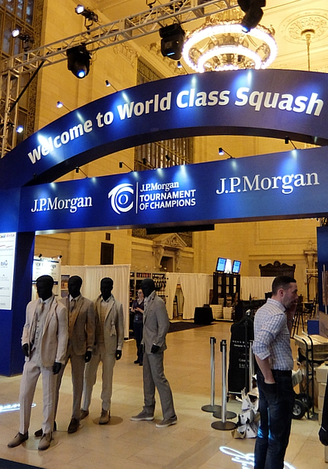 グランド・セントラル駅構内でスカッシュのチャンピオン大会開催中_b0007805_838231.jpg