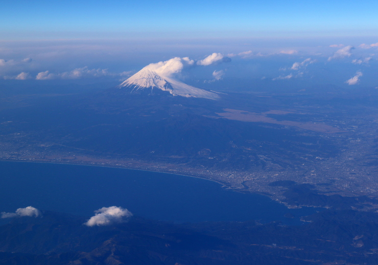 久しぶりの富士山、上空から_b0242140_1819146.jpg