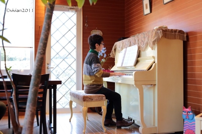 年始め　カフェ・カラクのジャズピアノ演奏と詩の朗読会_e0227942_21234167.jpg