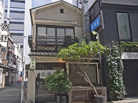 上野　蓬莱屋で老舗のトンカツを楽しむ_d0013068_11361919.jpg