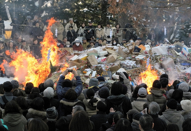 どんど焼き祭り_e0122168_1340767.jpg