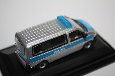 1/87 Schuco VolksWagen T5 Wagon EMERGENCY MODEL_b0285587_7573537.jpg